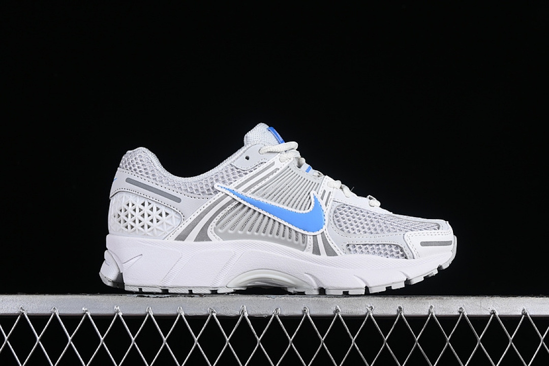 Nike [FB9149-100]-[AIR ZOOM VOMERO 5 SUMMIT WHITE/UNIVERSITY BLUE/PHOTON DUST]-[UNISEX:36-46] - Image 16