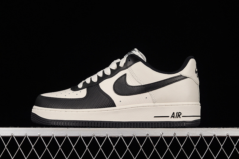 Nike Nike AIR FORCE 1 LOW 07 LE WHITE/WHITE/BLACK · CJ1391-121, photo 1