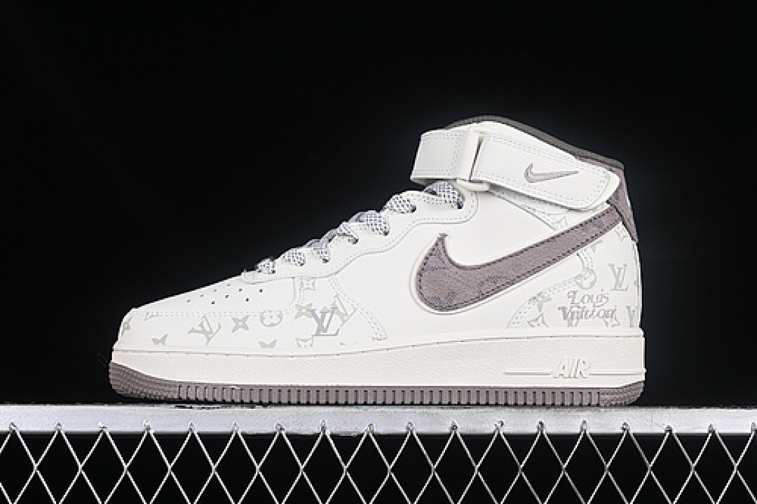 Nike Nike AIR FORCE 1 07 LOW L*V WHITE/GREY · DV9988-300, photo 1