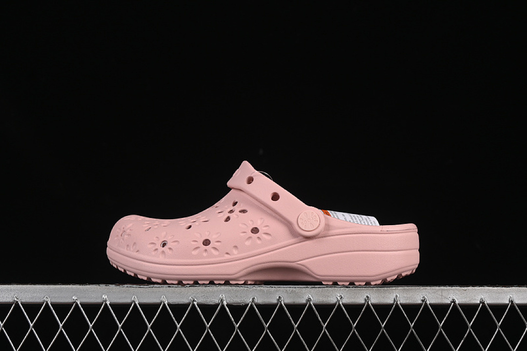 Crocs Crocs [ CLASSIC SIMPLE CASUAL BEACH HOLE SLIPPERS SANDALS PINK]-[WOMAN:34-40], photo 1