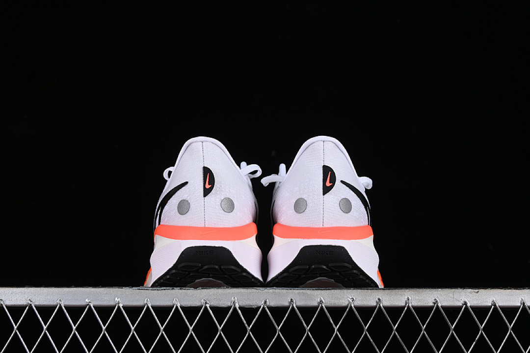 Nike [HF4914-100]-[AIR ZOOM VOMERO 17 WHITE/BRIGHT CRIMSON/VOLT/BLACK]-[MAN:39-46] - Image 14