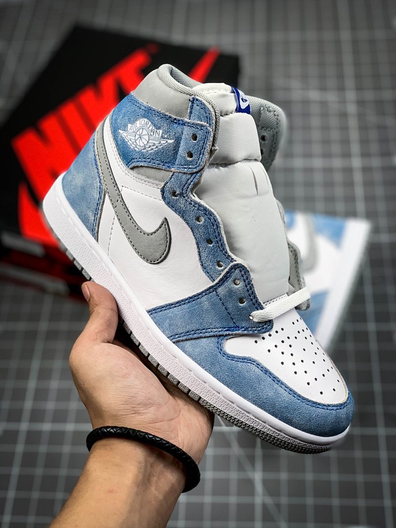 Jordan [555088-402]-[PK AIR JORDAN 1 RETRO HIGH OG HYPER ROYAL/LIGHT SMOKE GREY/WHITE]-[MAN:40.5-47.5], photo 1
