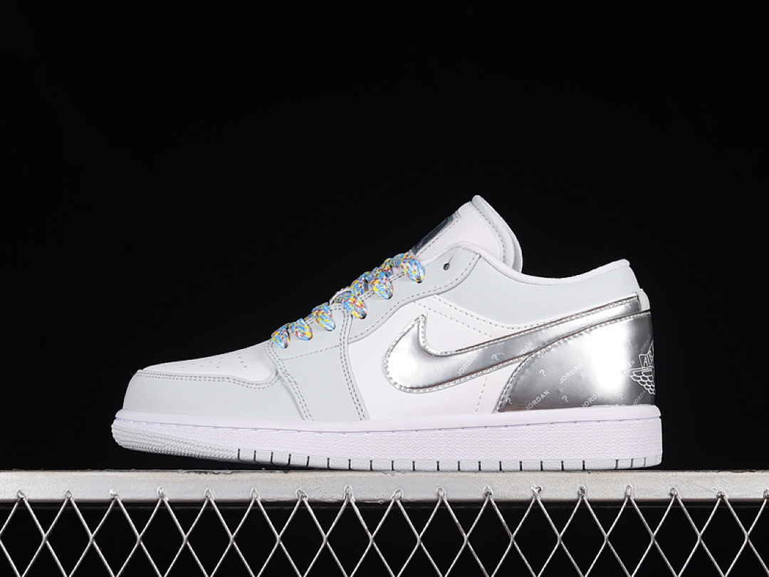 Jordan [DX6070-101]-[AIR JORDAN 1 LOW SE TEAR-AWAY WHITE/WOLF GREY/SILVER]-[WOMAN:36-39]-[MAN:40-47.5], photo 1