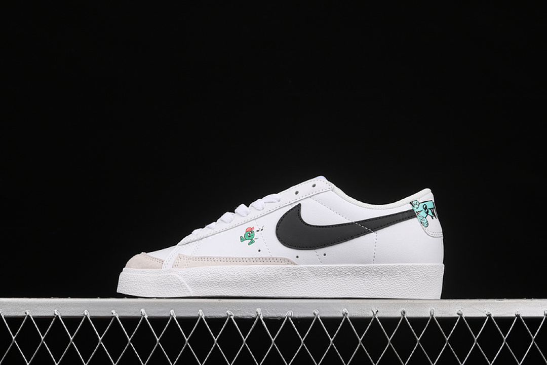 Unbranded [DJ5201-106]-[BLAZER LOW 77 GS THE WORLD IS YOUR PLAYGROUND WHITE/BRIGHT CRIMSON/STADIUM (GREEN]), photo 1