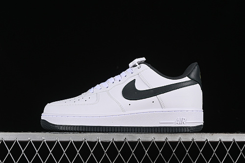 Nike Nike AIR FORCE 1 07 LOW WHITE/OIL GREEN/VINTAGE GREEN · FV5948-110, photo 1