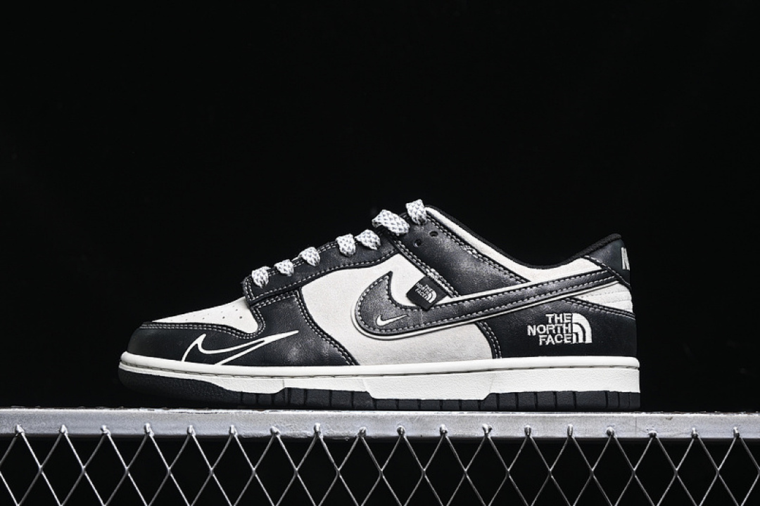 Nike SB DUNK LOW WHITE/GREY/BLACK · DJ2024-047, photo 1