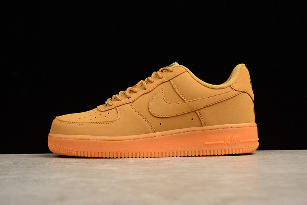 Nike [882096-200]-[NUBUCK]-[AIR FORCE 1 '07 LOW FLAX/FLAX-OUTDOOR GREEN-GUM LI]-[UNISEX:36-45]-[OG00150], photo 1