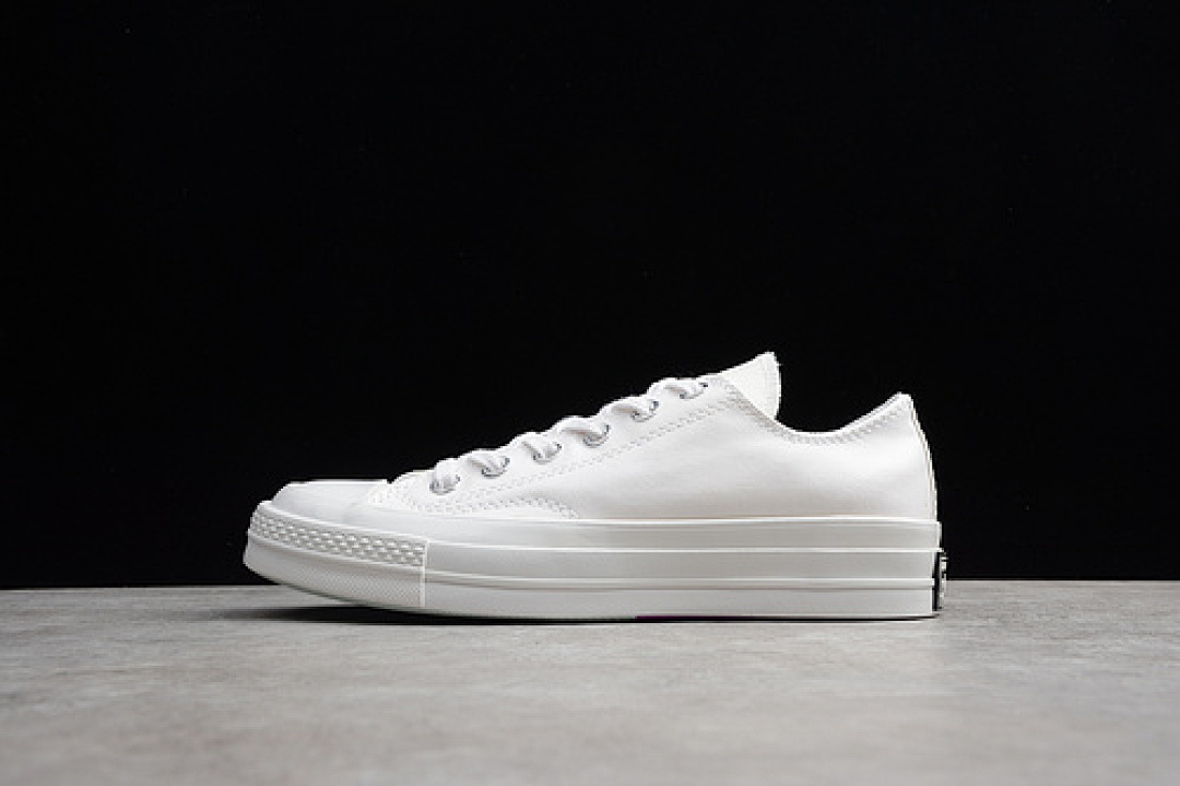 Unbranded [64-62-71]-[166598C]-[CHUCK TAYLOR 70S ALL-STAR LOW OX WHITE/WHITE/EGRET]-[UNISEX:35-44], photo 1