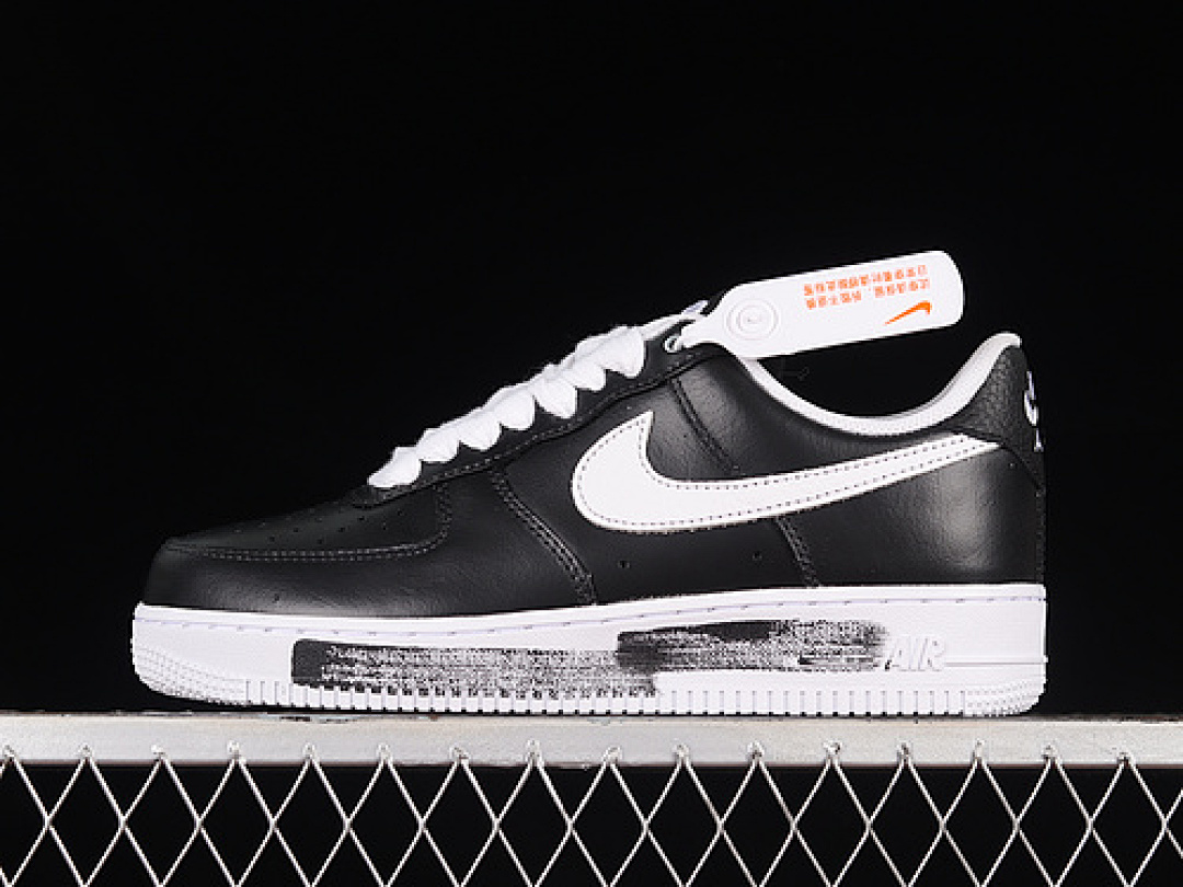 Nike Nike OG G DRAGON X AIR FORCE 1 07 PARA-NOISE BLACK/WHITE · AQ3692-001, photo 1