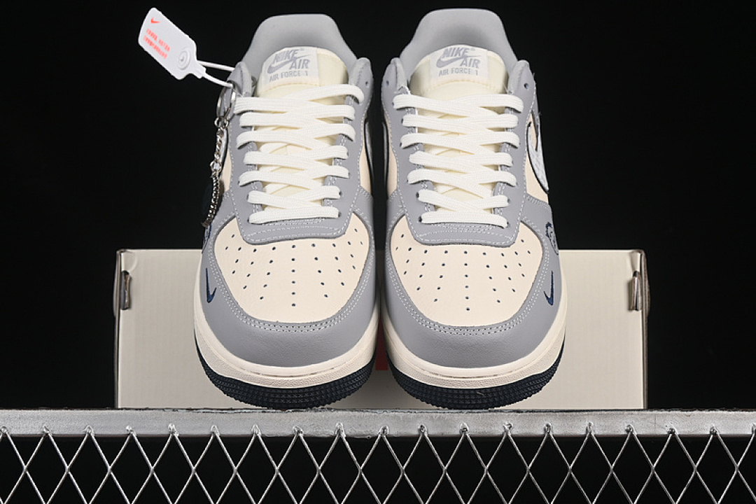 Nike [KK1988-077]-[AIR FORCE 1 07 LOW KAWS WHITE/GREY]-[WOMAN:36-39]-[MAN:40-45] - Image 13