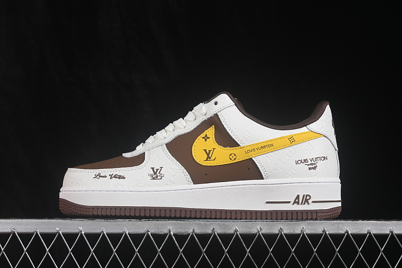 Nike Nike AIR FORCE 1 07 LOW CASUAL SNEAKERS COFFEE/WHITE/YELLOW · WY0655-108, photo 1