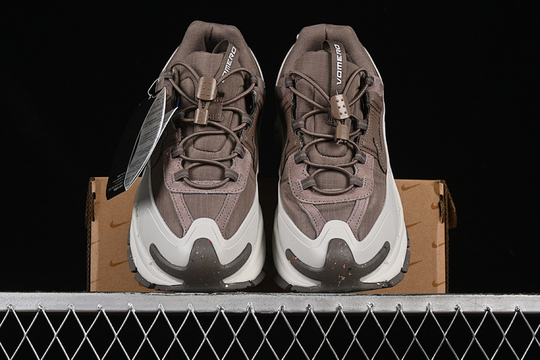 Nike [HQ2181-006]-[ZOOM VOMERO ROAM LIGHT BONE/COURT PURPLE/GUM DARK BROWN/MINK BROWN]-[36-45] - Image 13