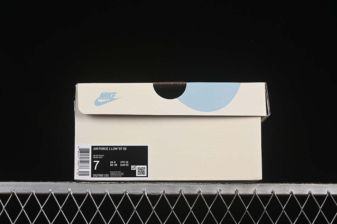 Nike [DQ7582-101]-[AIR FORCE 1 07 LOW WHITE/GREEN]-[WOMAN:36-39]-[MAN:40-45] - Image 12