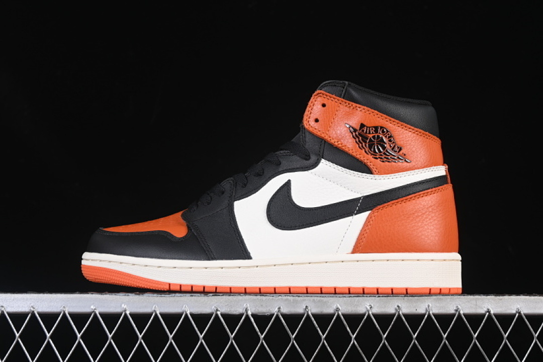 Jordan Jordan 1 RETRO HIGH OG BLACK/BLACK-SAIL-STARFISH · DZ5485-008, photo 1