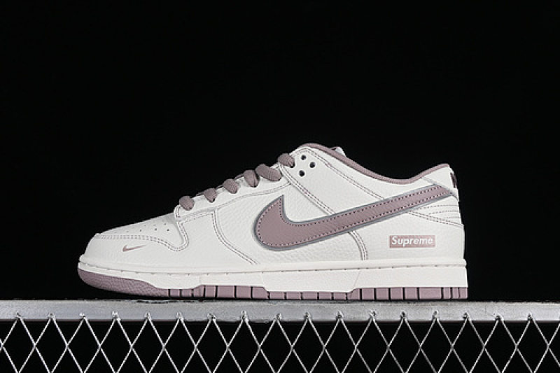 Supreme Nike SUPREME SB DUNK LOW WHITE/PINK · RM2308-331, photo 1