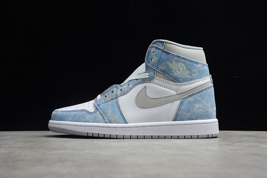 Jordan AIR Jordan 1 RETRO HIGH OG HYPER ROYAL/LIGHT SMOKE GREY/WHITE · 555088-402, photo 1