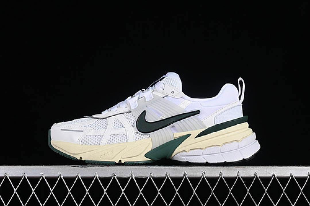 Unbranded [FD0736-101]-[V2K RUNTEKK 3XL WHITE/PHOTON DUST/FIR/PLATINUM TINT]-[WOMAN:36-39]-[MAN:40-46], photo 1
