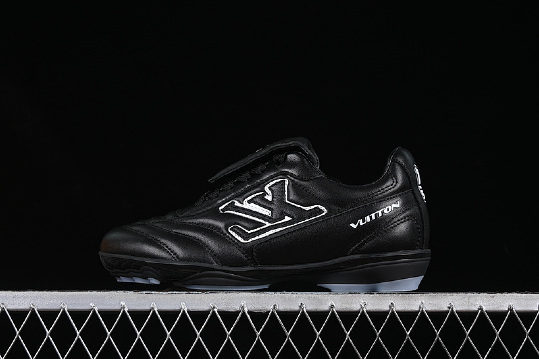 Louis Vuitton [LOUIS VUITTON FOOTPRINT SOCCER 2025 WHITE/BLACK]-[WOMAN:35-39]-[MAN:40-46], photo 1