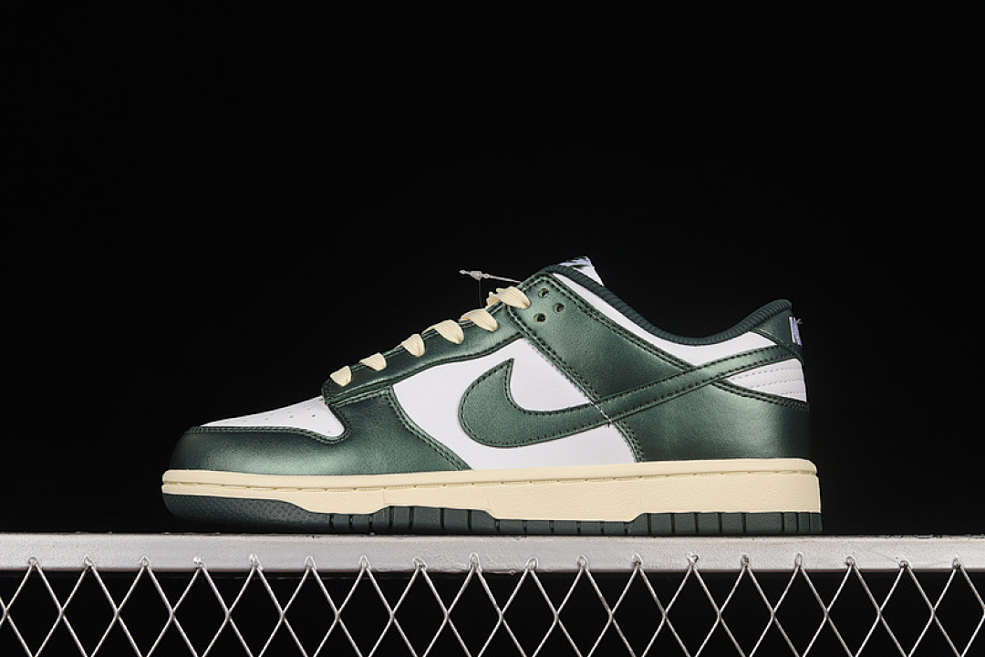 Nike DUNK LOW VINTAGE GREEN WHITE/PRO GREEN/COCONUT MILK · DQ8580-100, photo 1