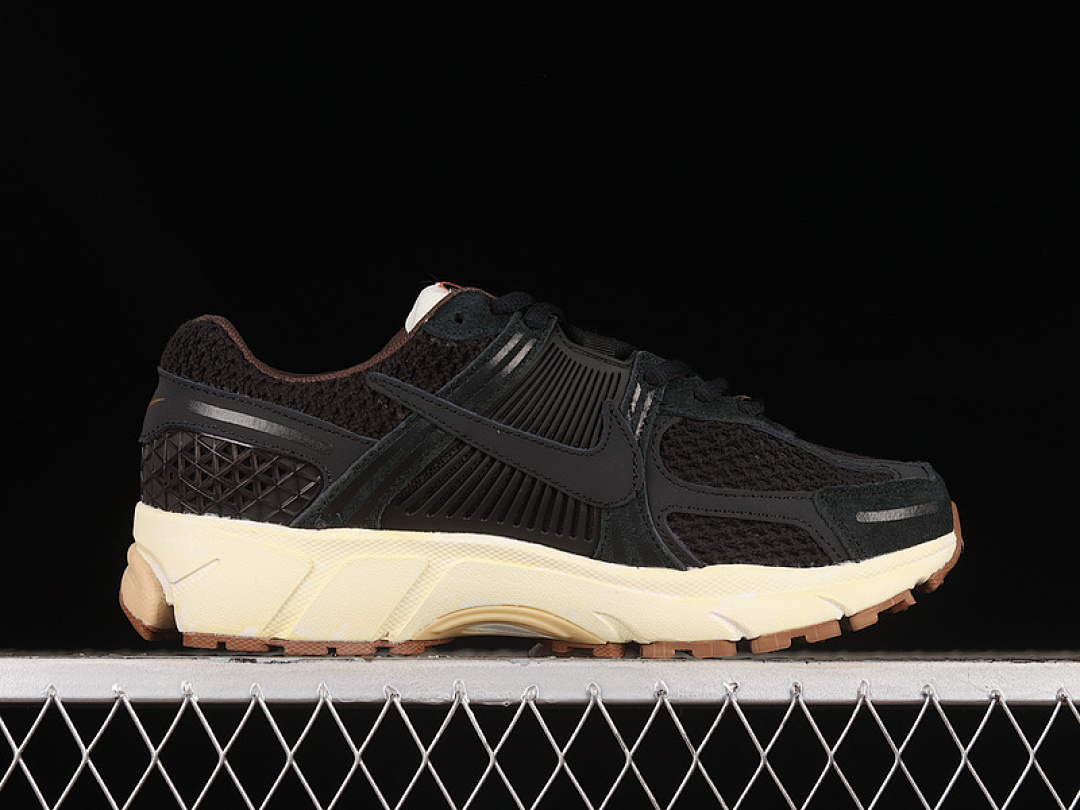 Nike [FD0533-010]-[ZOOM VOMERO 5 BLACK/BLACK/SESAME/COCONUT MILK]-[WOMAN:36-39]-[MAN:40-45] - Image 16