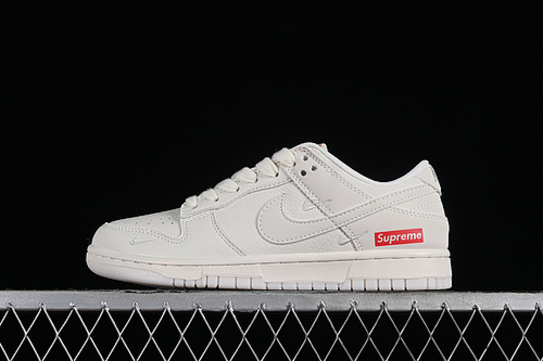Supreme [BB8675-104]-[SB DUNK LOW SUPREME WHITE/GREY]-[WOMAN:36-39]-[MAN:40-45], photo 1