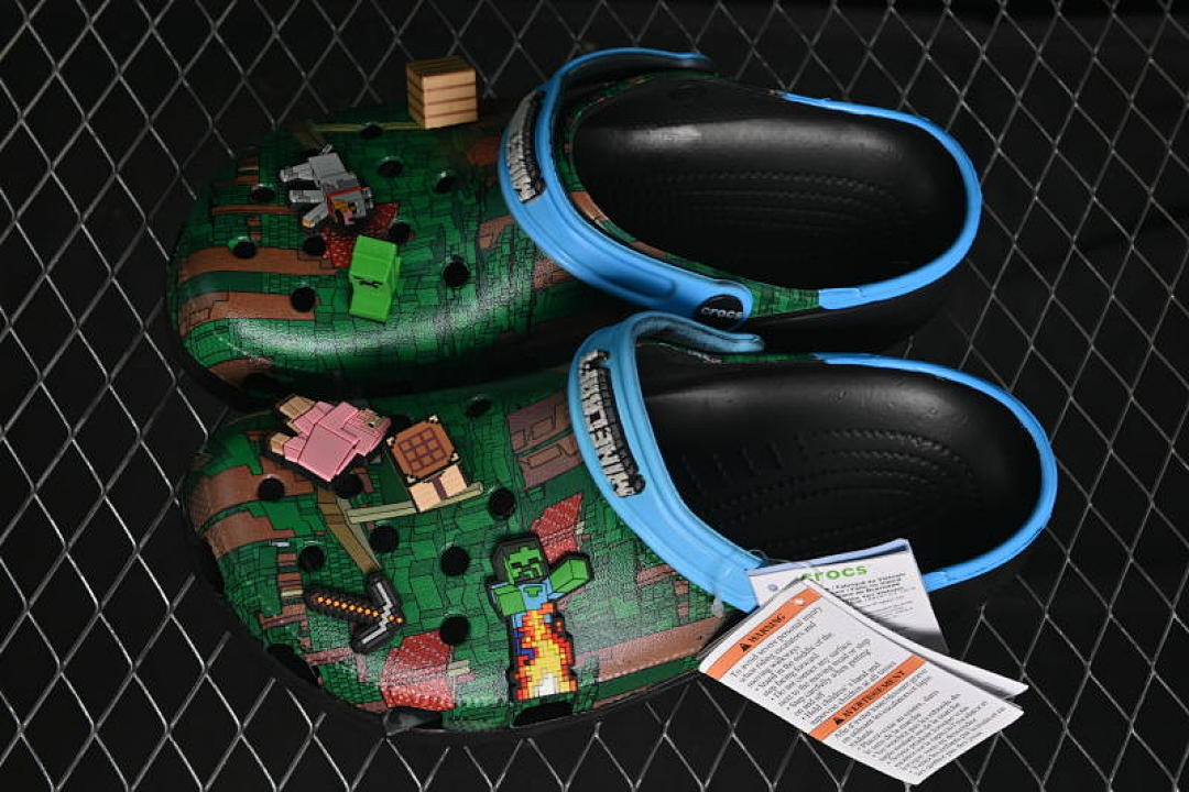 Crocs [MINECRAFT X CROCS CLASSIC CLOG BLACK/GREEN/BLUE]-[WOMAN:36-39]-[MAN:40-46] - Image 8