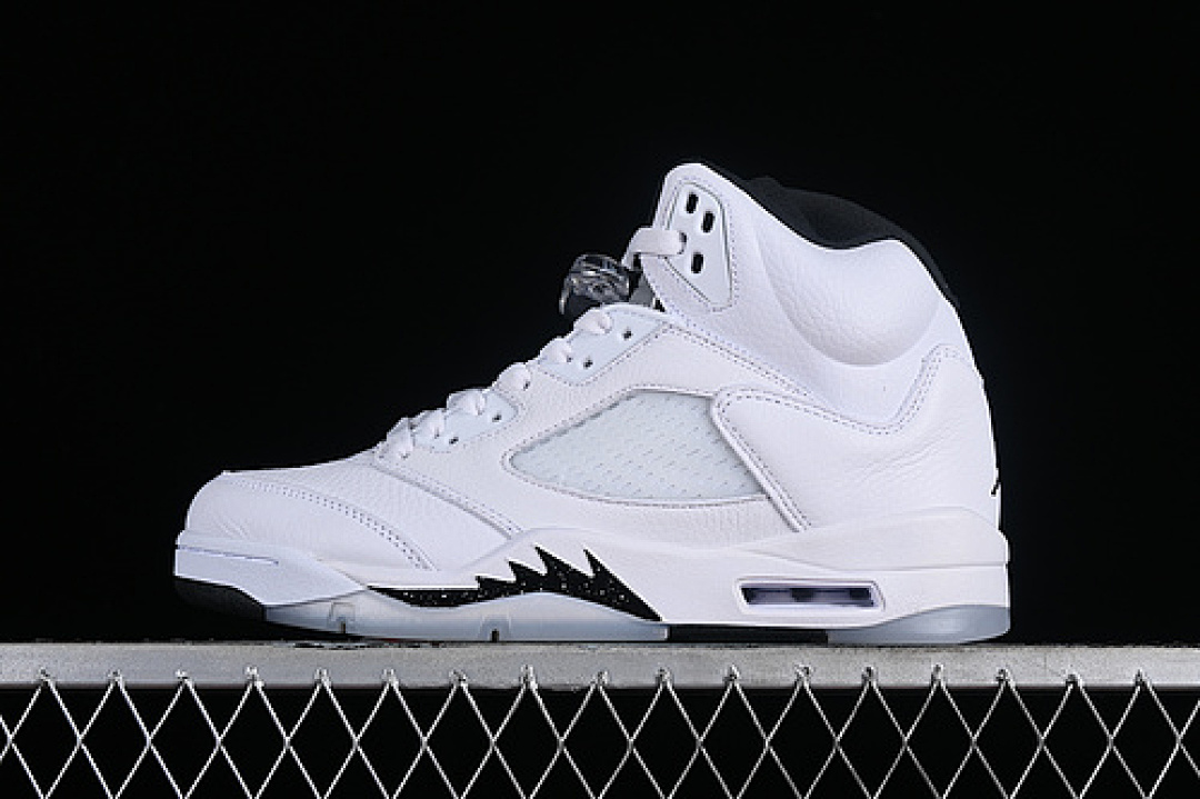 Jordan [DD0587-110]-[AIR JORDAN 5 RETRO WHITE/BLACK/SAIL/METALLIC SILVER]-[MAN:40-48.5], photo 1