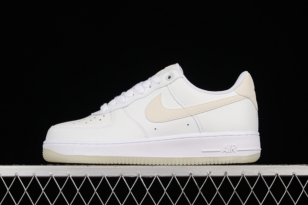 Nike [AO2132-101]-[AIR FORCE 1 LOW 07 ESSENTIAL WHITE/WHITE-WHITE]-[WOMAN:36-39]-[MAN:40-45], photo 1