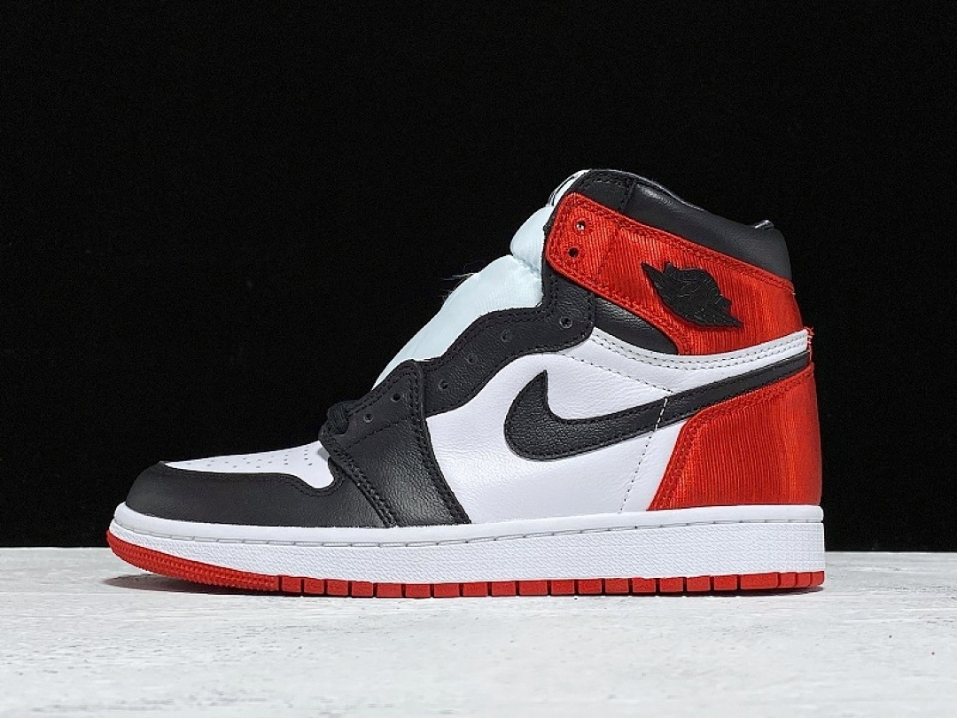 Jordan GET AIR Jordan 1 RETRO HIGH SATIN BLACK TOE BLACK/WHITE · CD0461-016, photo 1