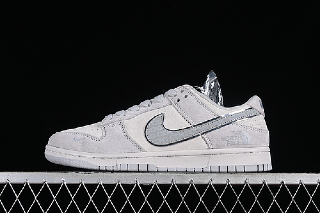 Comme des Garcons Nike SB DUNK LOW CDG WHITE/GREY/SILVER · DQ1098-338, photo 1