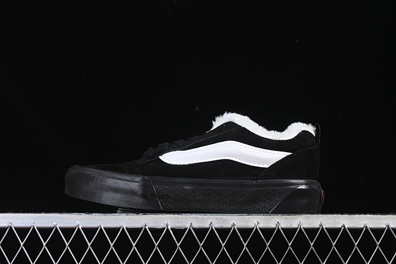 LOW TOP CASUAL SKATE SHOES BLACK/WHITE · VN0009QCBMA, photo 1