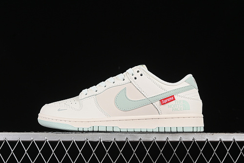 Supreme Nike SB DUNK LOW SUPREME WHITE/GREY · XX2025-658, photo 1