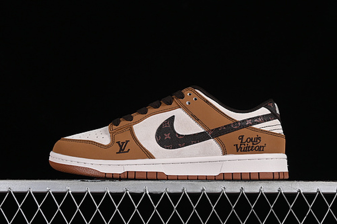 Unbranded [DQ1098-342]-[SB DUNK LOW L*V WHITE/BLACK/BROWN]-[WOMAN:36-39]-[MAN:40-45], photo 1