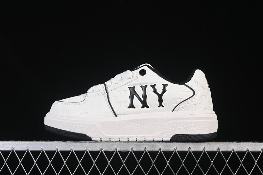 MLB [3ASXE035N50CRL]-[NY MLB BIGBALL CHUNKY EMBO MONOGRAM WHITE/BLACK]-[WOMAN:35-39]-[MAN:40-44], photo 1