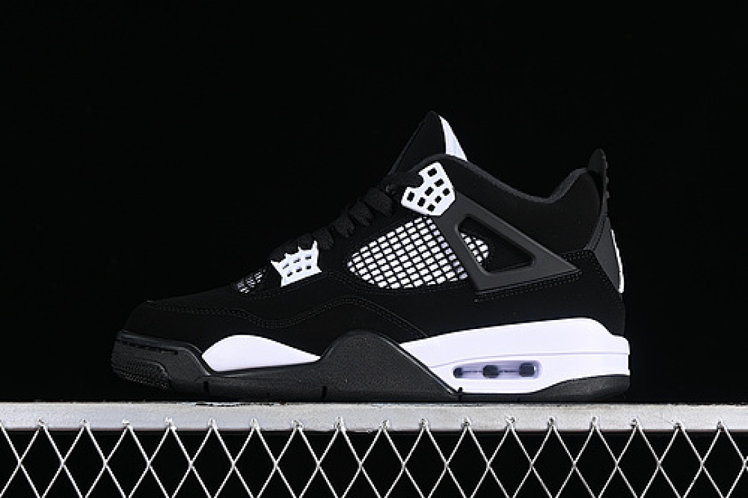 Jordan AIR Jordan 4 RETRO WHITE THUNDER WHITE/BLACK · FQ8138-001, photo 1
