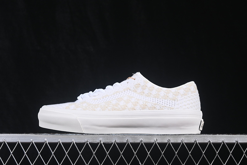 OLD SKOOL 36 EK CASUAL SKATE SHOES WHITE/PURE WHITE · VN000D8HESF, photo 1