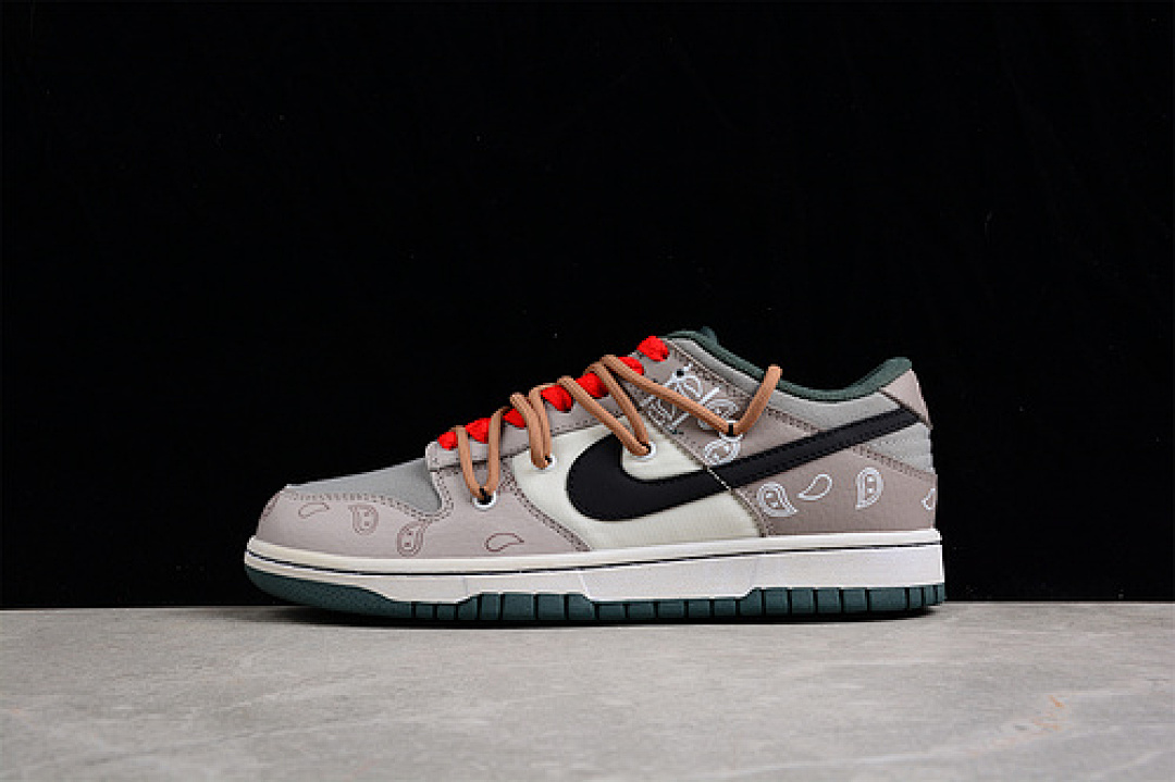 Off-White Nike SB DUNK LOW SE SAIL MULTI-CAMO VINTAGE GREEN/TOTAL ORANGE · DH0957-100, photo 1