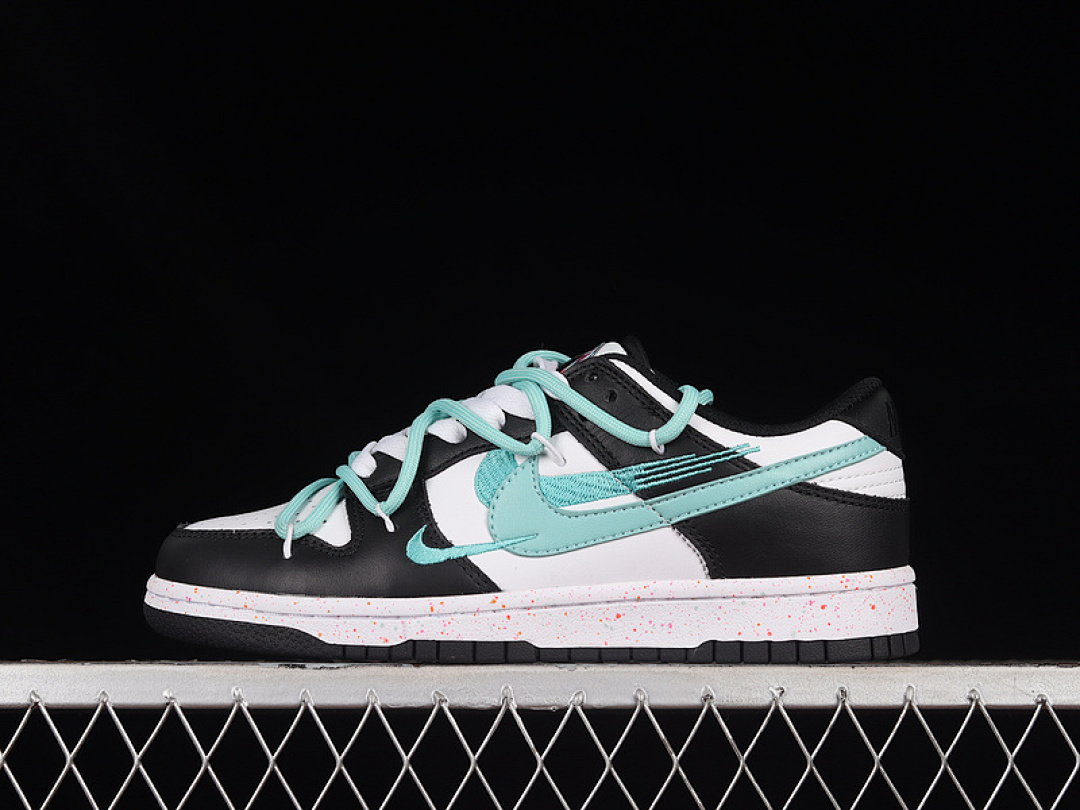 Nike DUNK LOW LUNAR NEW YEAR SB WHITE/BLACK/GREEN · FD4623-131, photo 1