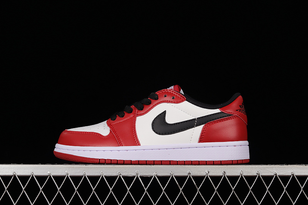 Jordan [705329-600]-[AIR JORDAN 1 RETRO LOW OG CHICAGO VARSITY RED/BLACK-WHITE]-[WOMAN:36-39], photo 1