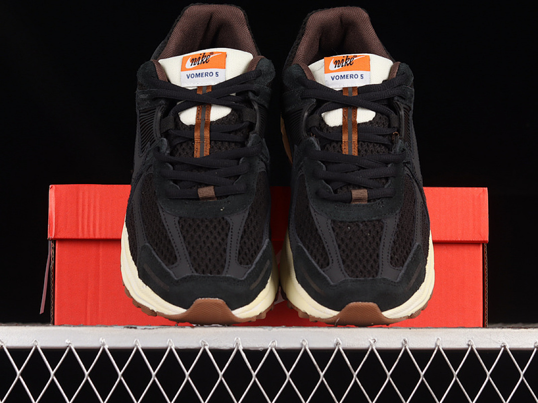 Nike [FD0533-010]-[ZOOM VOMERO 5 BLACK/BLACK/SESAME/COCONUT MILK]-[WOMAN:36-39]-[MAN:40-45] - Image 13