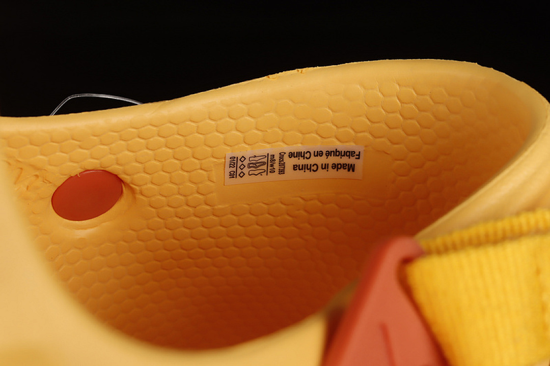 Crocs [SALEHE BEMBURY X CROCS POLLE CLOG YELLOW/YELLOW/YELLOW]-[UNISEX:36-46] - Image 4
