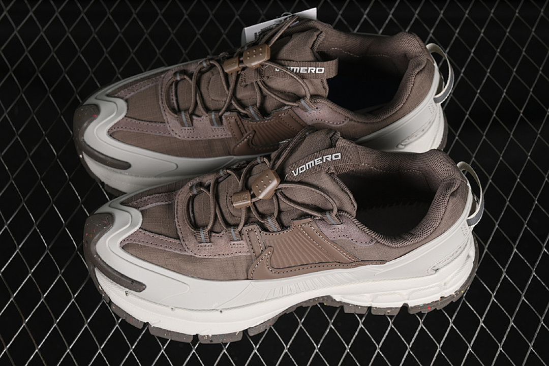 Nike [HQ2181-006]-[ZOOM VOMERO ROAM LIGHT BONE/COURT PURPLE/GUM DARK BROWN/MINK BROWN]-[36-45] - Image 11