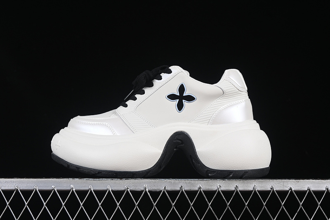 Unbranded [SMFK FUTURE RIPPLE BLACK/WHITE]-[WOMAN:35-40], photo 1