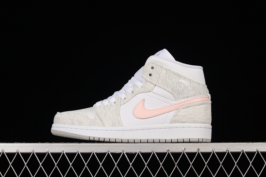 Jordan AIR Jordan 1 MID SE LIGHT IRON ORE/ATMOSPHERE/WHITE · DN4045-001, photo 1