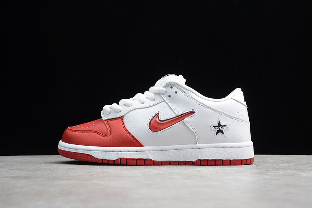 Supreme Nike SB DUNK LOW SUPREME JEWEL SWOOSH VARSITY RED-WHITE · CK3480-600, photo 1
