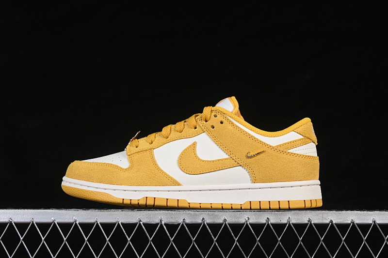 Nike DUNK LOW DARK SULFUR/PALE IVORY · IB4417-101, photo 1