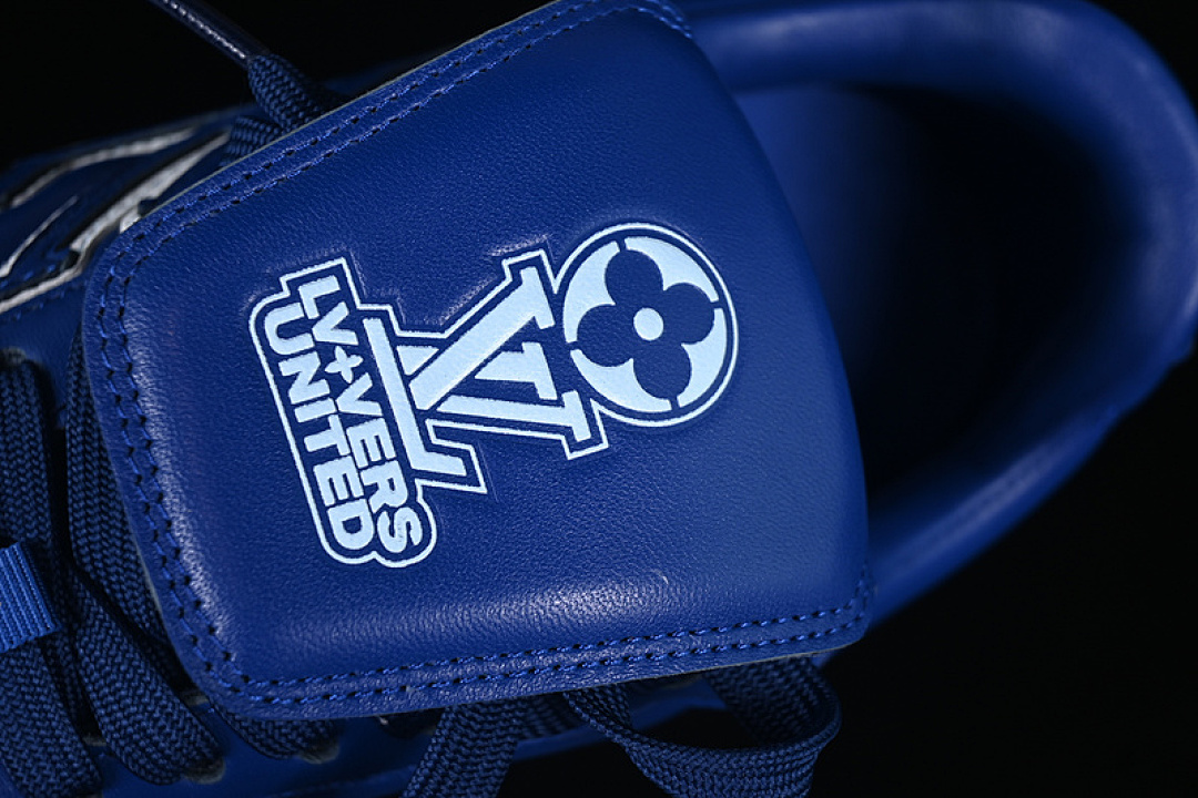 Louis Vuitton [LOUIS VUITTON FOOTPRINT SOCCER 2025 BLUE]-[WOMAN:35-39]-[MAN:40-46] - Image 9