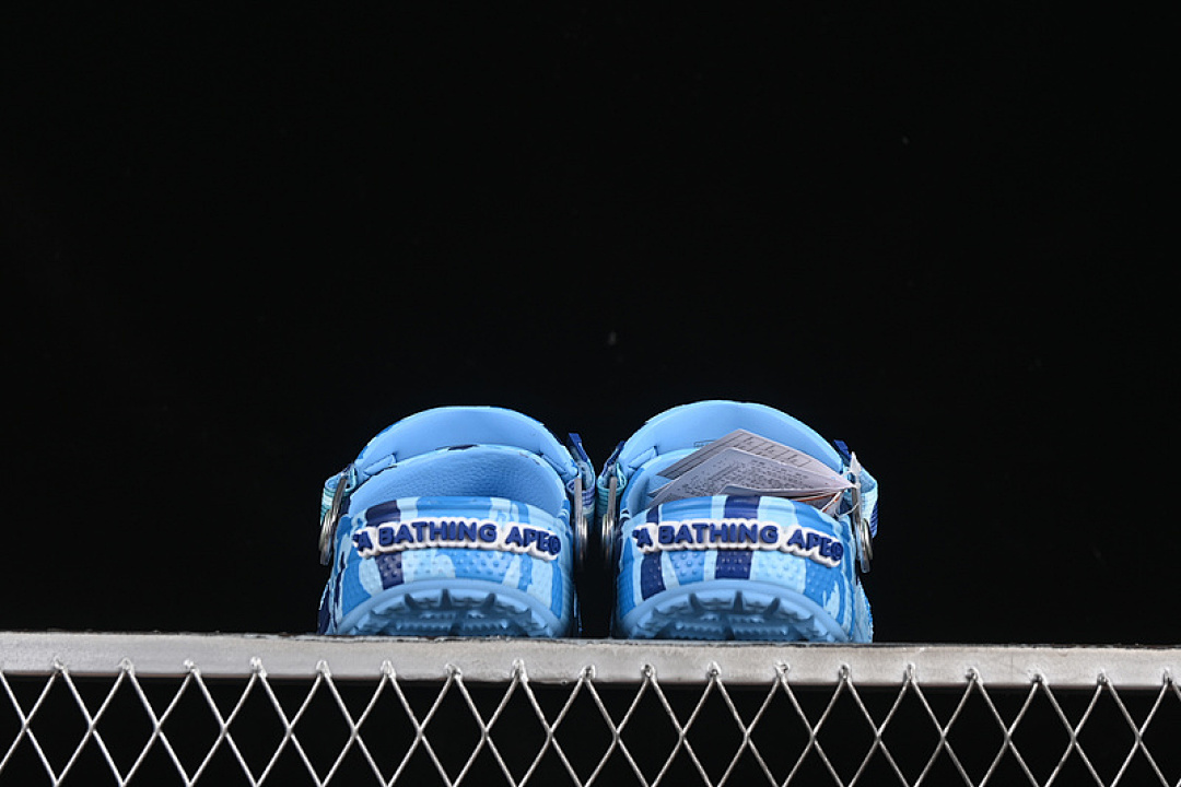 Crocs [BAPE X CROCS CLASSIC CLOG BLUE]-[WOMAN:36-39]-[MAN:40-46] - Image 9