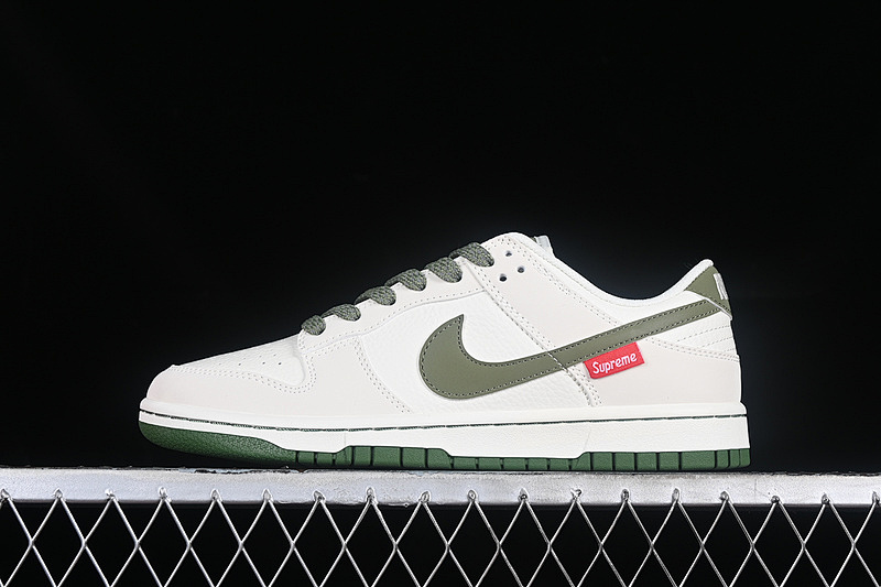 Supreme Nike SUPREME SB DUNK LOW OFF WHITE/GREEN · FC1688-142, photo 1