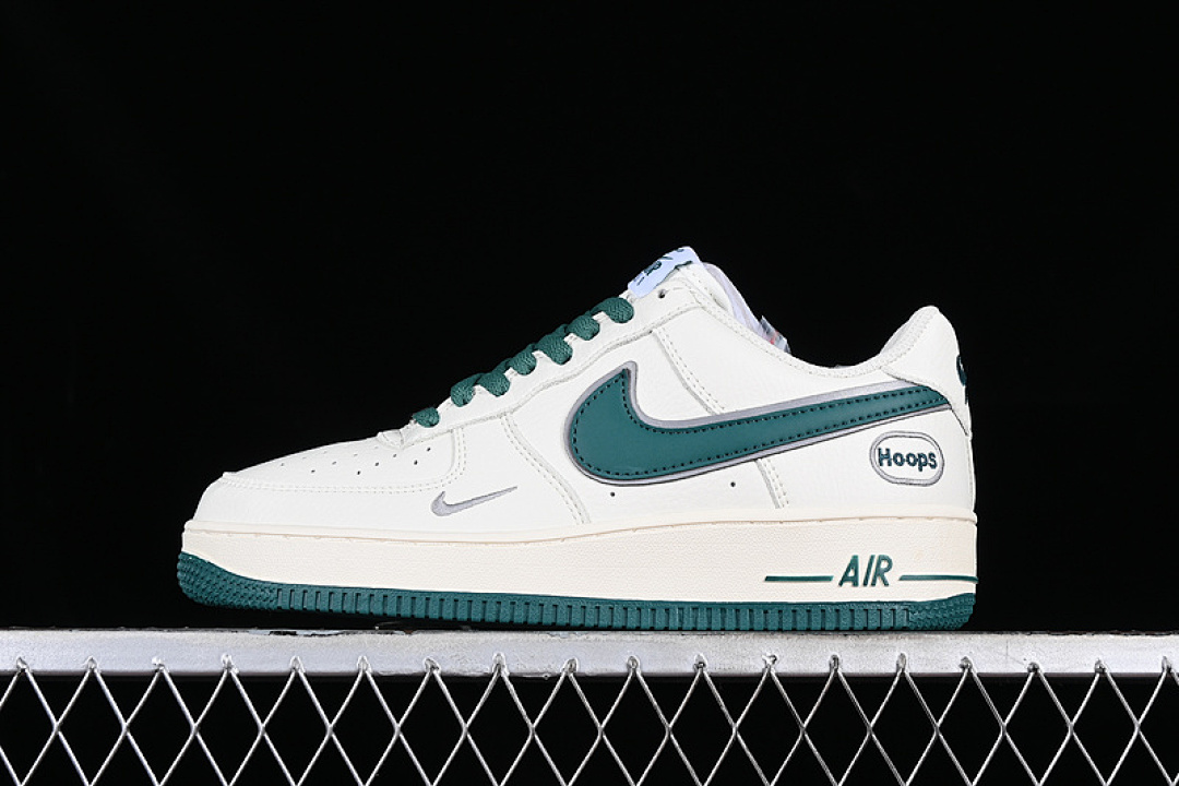 Nike Nike AIR FORCE 1 07 LOW HOOPS WHITE/GREEN · BS9055-727, photo 1